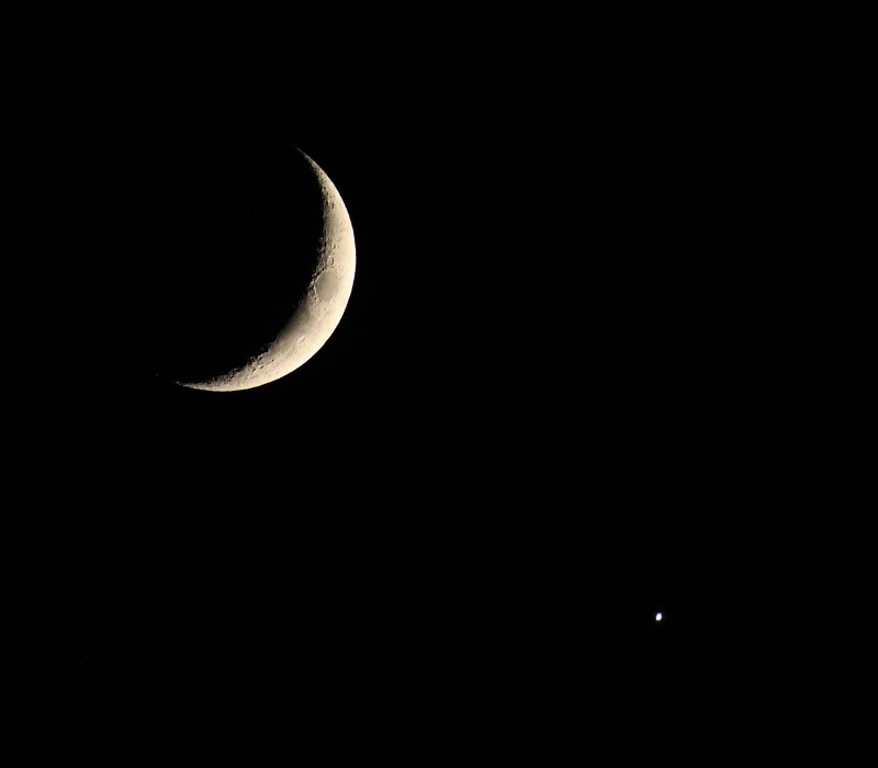 三日月と金星