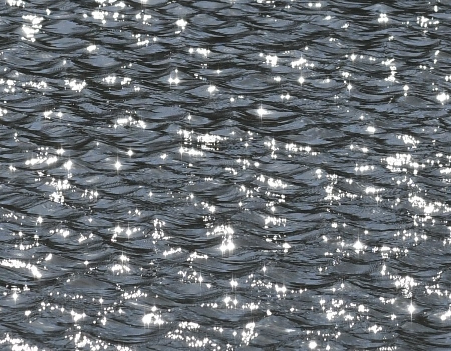 波立った水面の輝き